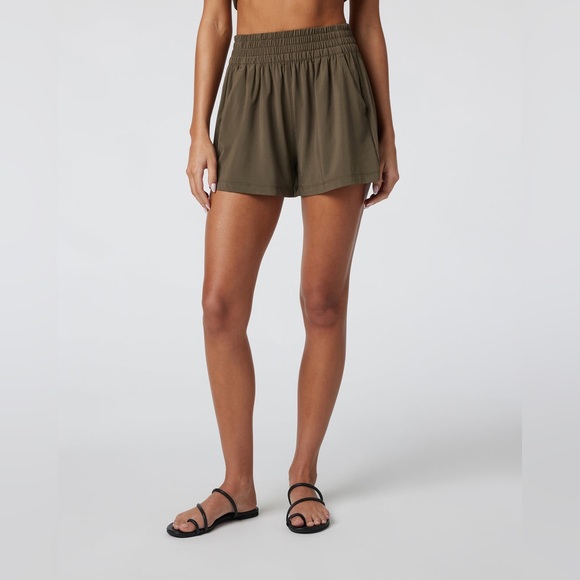 🧜‍♀️VUORI VILLA EXPERT🧜‍♀️Vuori Brand Ambassador🧜‍♀️Sizing, styles, Fabric❤️ - Picture 8 of 16